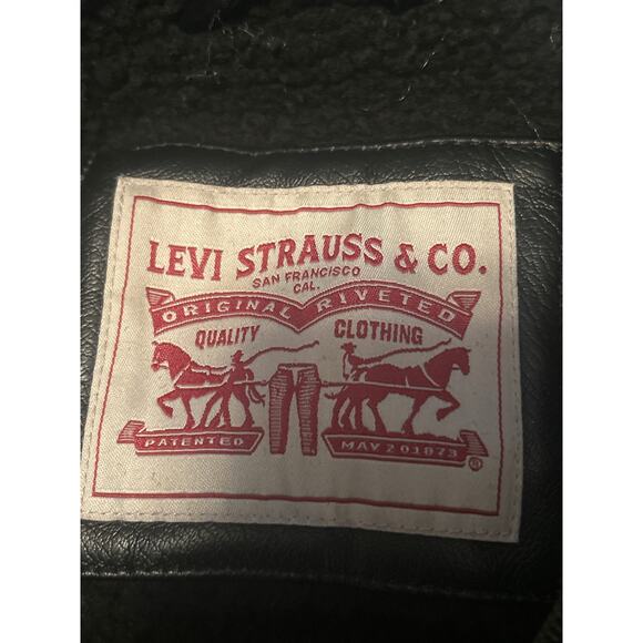 EUC Levi's Black Polyurethane Jacket Leather Look Pockets Sherpa Lining SIze XL - Picture 5 of 9